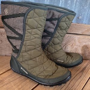 Like New Women lightweight COLUMBIA WINTER BOOT Mid-Calf, Round Toe